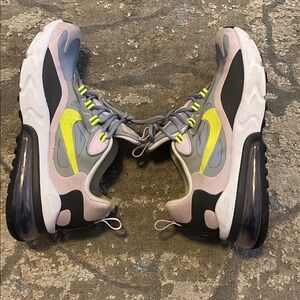 Nike Air Max 270 React (grade school)